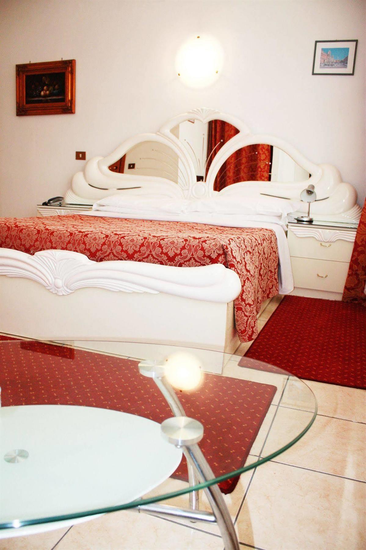 Hotel Giulietta E Romeo Casal Palocco Exterior foto